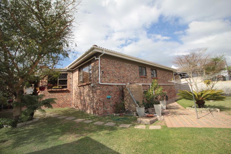3 Bedroom Property for Sale in Fraaiuitsig Western Cape